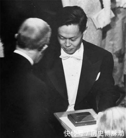 2位诺奖获得者同台,杨振宁提出一问题,莫言的回答让人拍案叫绝