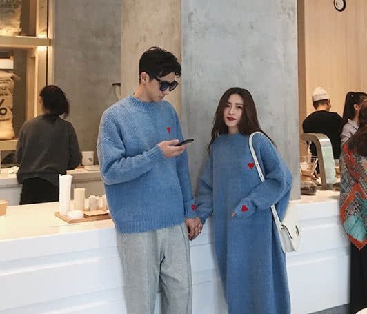 VS|同样是“情侣装”,初中生VS高中生,看到图四叫爸爸