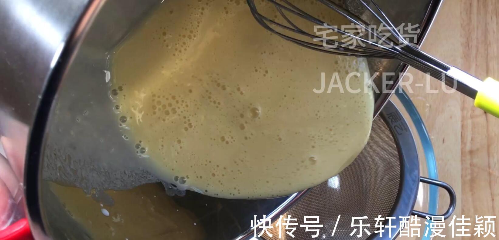 家常千层蛋糕，一口下去，浓浓奶香味、软糯丝滑。