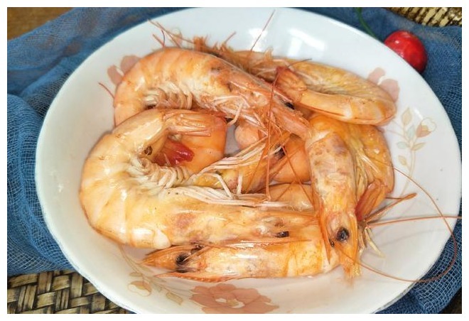 水煮虾,用最简单的方法烹饪,味道鲜美好吃