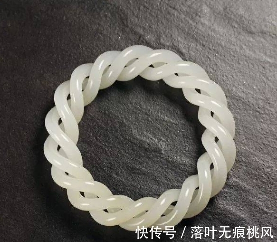 知性|知性女神杨澜戴翡翠手镯高贵大方！万种风情于纤细手腕中尽数体现