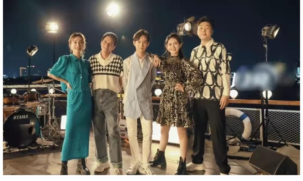 谢娜|芒果台中秋晚会太冷清！谢娜产后首秀状态不佳，去流量后收视暴跌