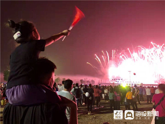 夜游季|组图丨璀璨绽放祝福祖国！宫廷烟花夜游季在牛楼小镇魅力绽放