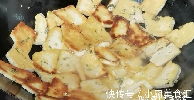 豆腐|家常菜韭菜烧豆腐,滑嫩鲜香又下饭,营养美味做法简单,老少皆宜