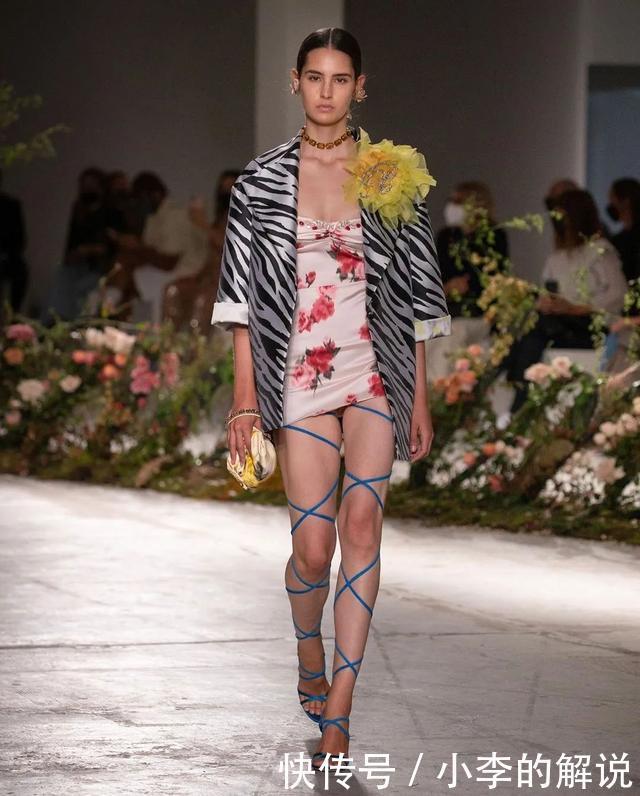 米兰时装周线下T台回归,Blumarine2021春夏系列演绎浪漫时装盛宴