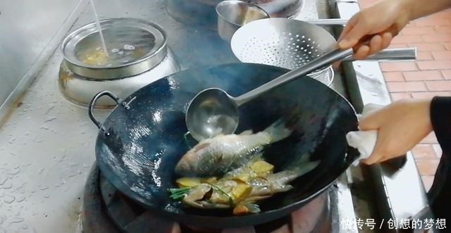 鲫鱼羊肉汤——酒店大厨将羊肉、萝卜、鲫鱼合烹,营养健康价值高