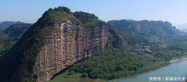 龙虎山发现悬棺,我考古人员用一招攀登上山崖,并在棺中发现秘密