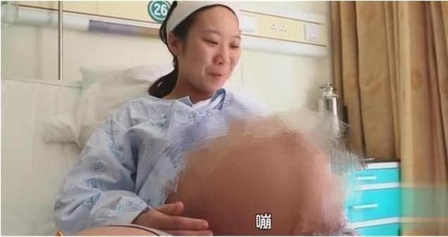 强身健体|怀上3胞胎后,孕妈肚子大得像要被撑爆一样,医生建议终止妊娠