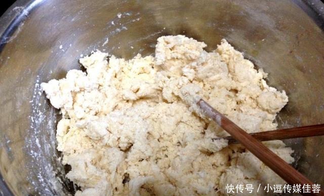  食用|在家烙饼为啥总发硬？面点师：做好这几点，柔软起层，放凉也不硬