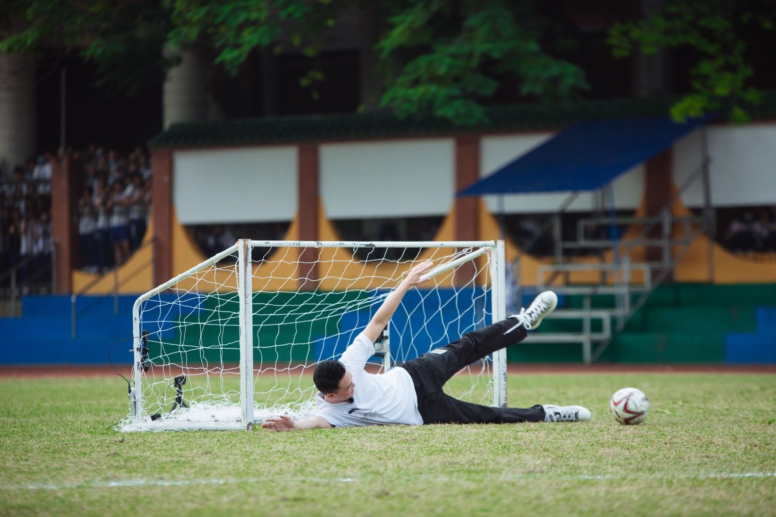 大灣仔集體為梁漢文慶生，《大灣仔的夜》踢球歡度生日宴