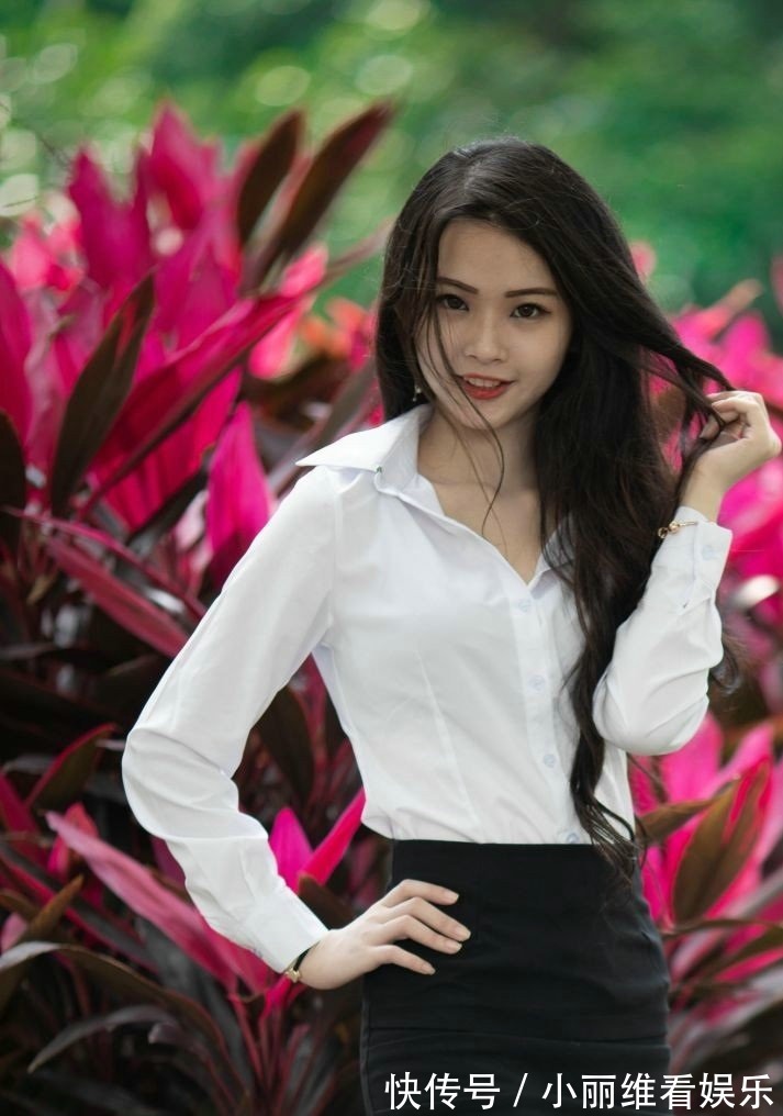 白色衬衫|包臀短裙搭配白色衬衫，是非常百搭的职场穿搭，简洁大方又时尚