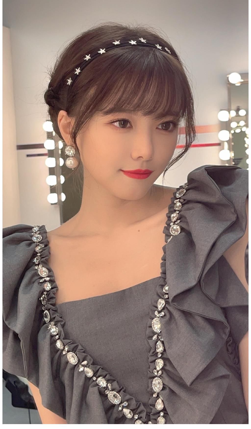 私家|LPL主持人骆歆晒在逃公主私家照引粉丝热议：这是上海名媛