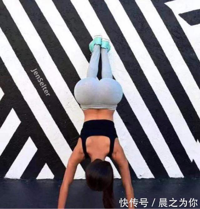 翘臀女|美国20岁美女因臀部挺翘撑爆牛仔裤，被誉为最美“翘臀女王”