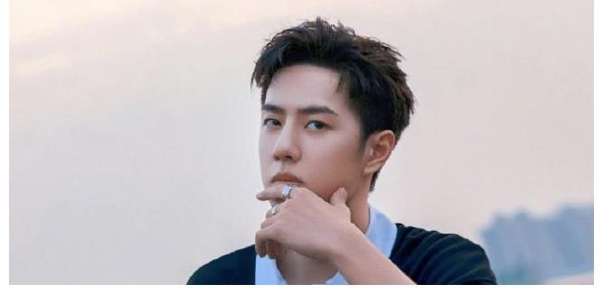 王一博|王一博事业面临危机?新剧被欧豪代替,节目被换人,主持秒变嘉宾