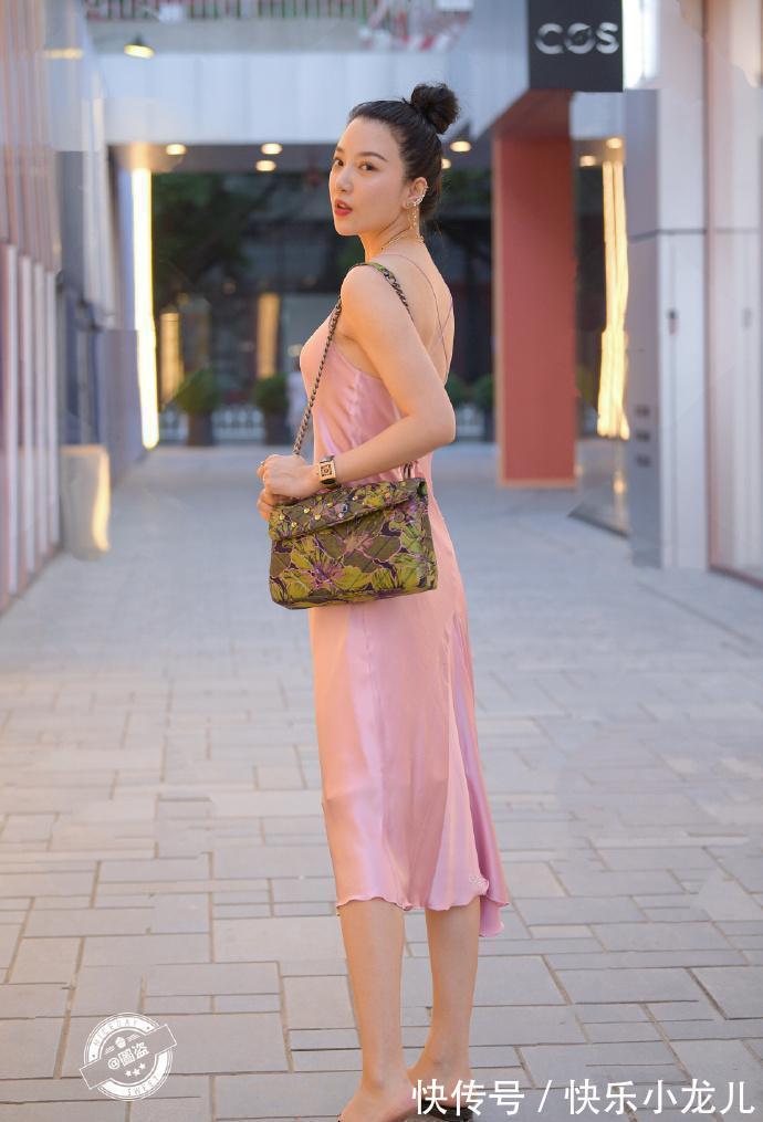 连衣裙 年轻自信的连衣裙穿搭随心又时髦,简约不失大气,时尚新颖