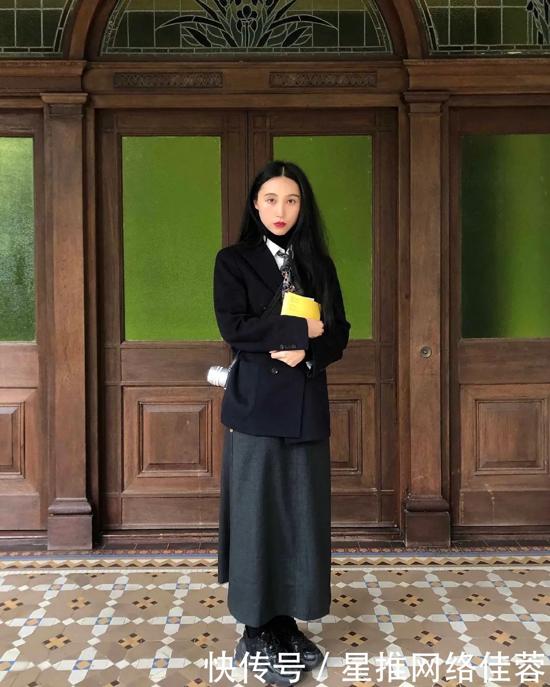 口红|那些在冬天穿全黑的女生,如何靠口红胜出?