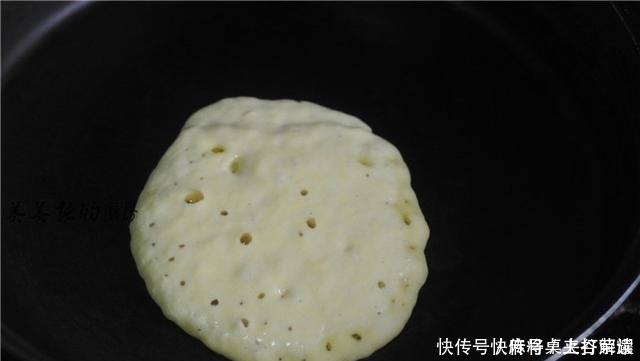早餐饼种类那么多,我就爱此物蓬松柔软越嚼越香,1分钟1个