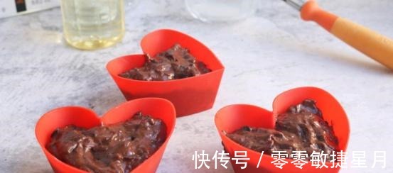 适合爱吃巧克力人的一道甜品,做法也很简单,好吃极了!