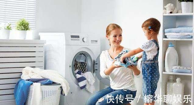 妈妈|俩母女服务区吃饭,妈妈的举动却令网友吐槽这孩子算是“废”了