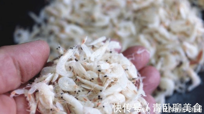 同是虾皮，选“白色”还是“浅红色”摊主告诉你，别再乱买了