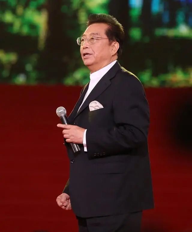 书法&李双江书法偏重“瘦金体”,专家嘲讽:笔法轻浮,不堪入目!