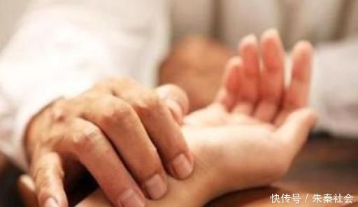 水肿|泡脚时水里撒一把,3天逼出体内湿气,大肚腩不见了,腰也细了!