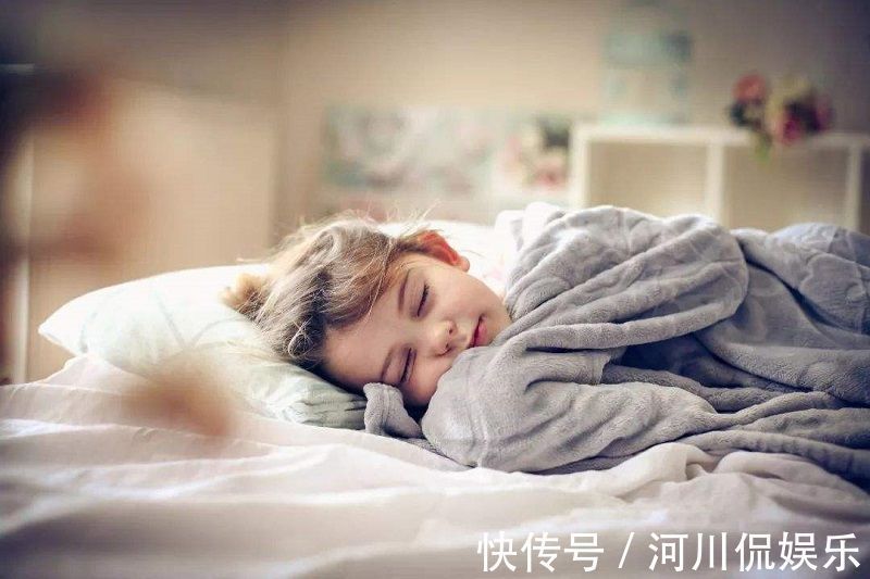 午睡|双胞胎姐妹,一个每天坚持午睡,一个不午睡,多年后差别太明显