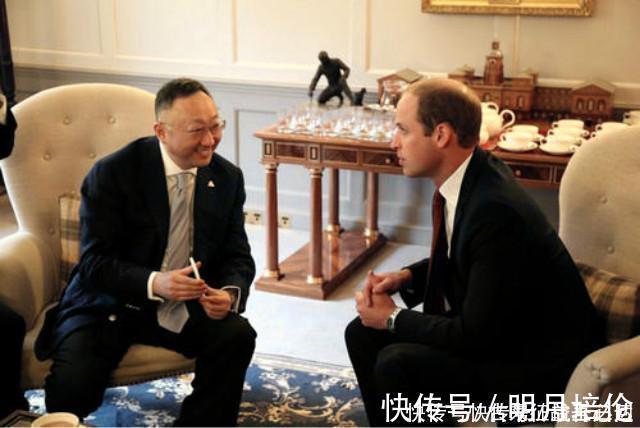 辞职|公务员辞职下海卖鸭，靠电脑配件年赚70亿，生活奢靡，酒只喝拉菲