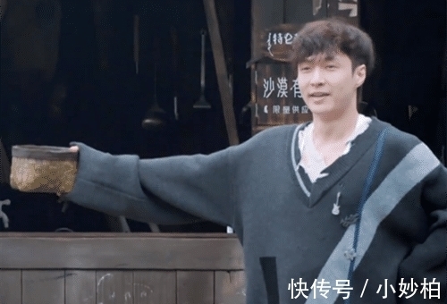 《奔跑吧》蔡徐坤请把你的头抬起来!玩不起的话,请看看黄旭熙!