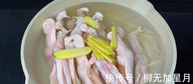 鸭爪这样做，悠悠柠檬香，嚼嚼Q弹弹，你知道是什么菜吗！