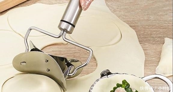 简单|手工的饺子不要立刻放冰箱,教你一简单绝招,放多久都不坏不粘连