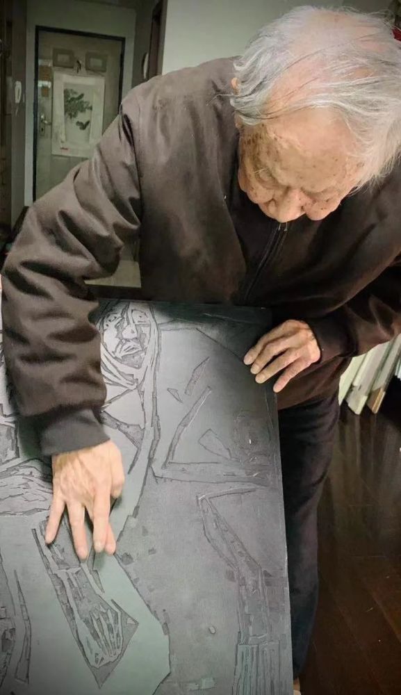  程勉|国家公祭日｜三十年用心用情创作，87岁版画家笔下的“南京大屠杀”