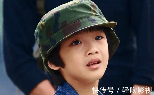 录《爸爸》留下永久性创伤的费曼,13岁身材发福,用刘海掩盖伤疤