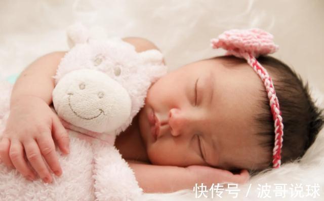 丽娅|新生儿在睡眠中笑不一定是做梦,了解2个原因,妈妈以后就踏实了