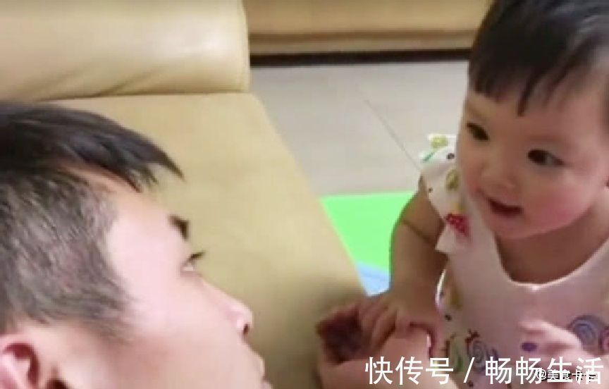 爸爸|萌宝打爸爸一巴掌,看见爸爸脸色不好,宝宝赶紧撒娇喊爸爸