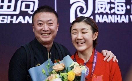 秃顶|国乒教练太好笑!刘国梁揭短马琳40岁秃顶,马琳不在乎:我老婆美