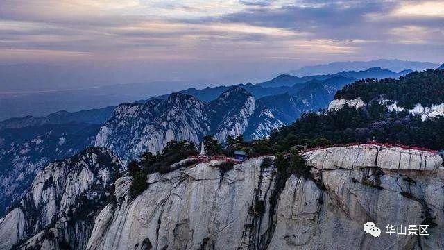 西峰|华山西峰——石叶上覆而横裂，如荷花