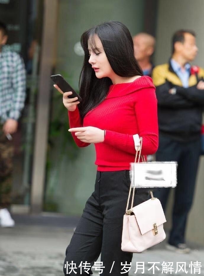 羡慕|街拍:身材苗条有型的美女,漂亮前卫,身材比例看着羡慕!
