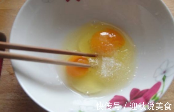 用平底锅做蛋卷金黄酥脆，孩子超爱吃的小零食，从此告别超市