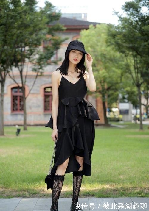 穿搭|被“裙子+袜子”穿搭圈粉了,时髦个性,还很显腿长,谁穿谁美