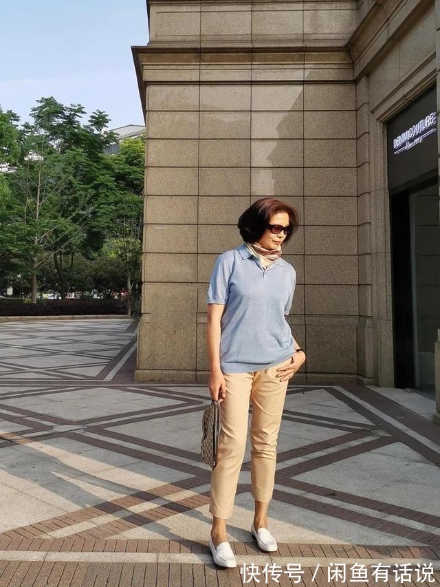 优雅|女人上了年纪要“本分”,别花花绿绿穿得太招摇,优雅简约才高级