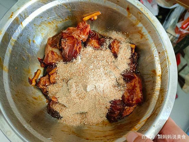 玉米|夏季多给孩子做它吃,买来不煎不炖,腌一腌加料蒸一蒸,香嫩好吃