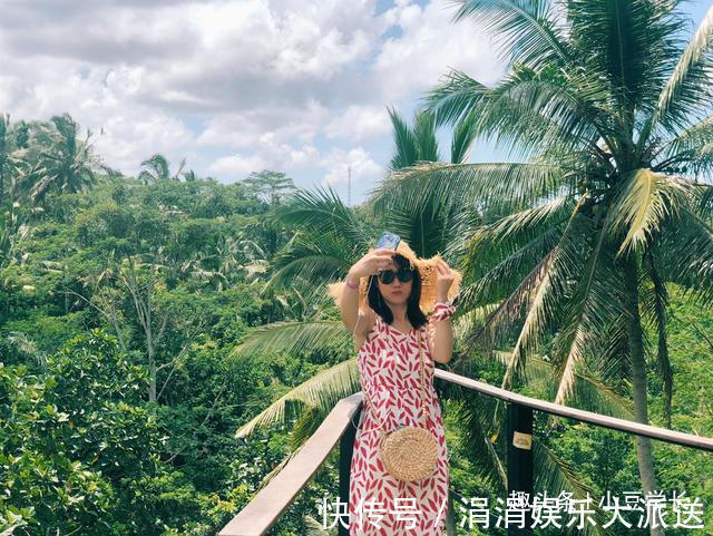 网红秋千处椰树林之中,玩一次5分钟收费