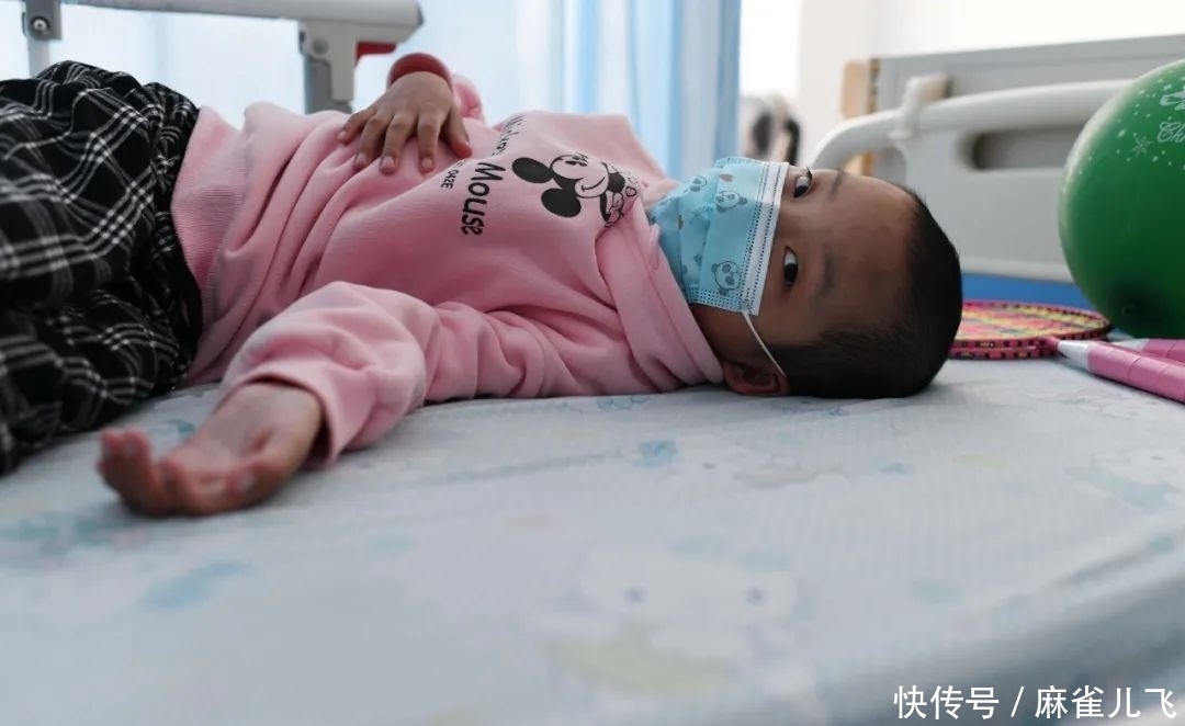 8岁女童重度感染,被医生限制进食两个月,画了一本好吃的来解馋