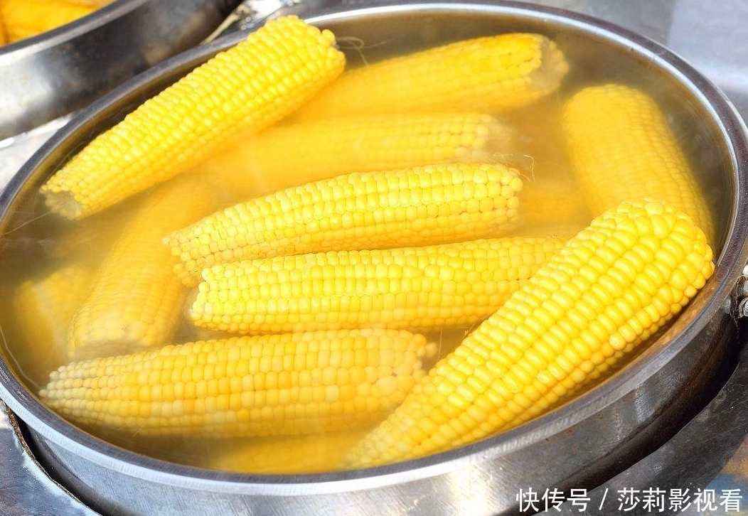 好吃|煮玉米时,记住三个小技巧,玉米香甜美味特别好吃