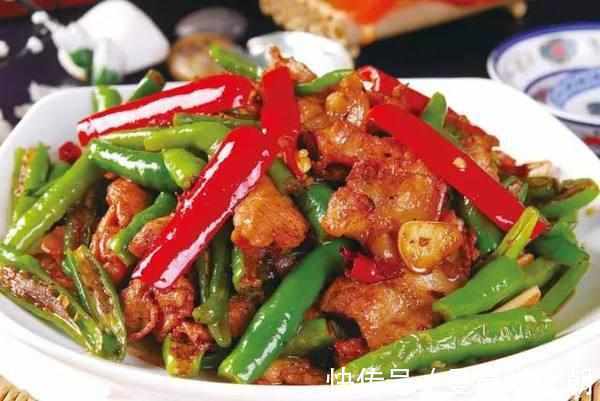 辣椒炒肉先炒辣椒还是先炒肉很多人顺序弄错了，难怪不好吃！