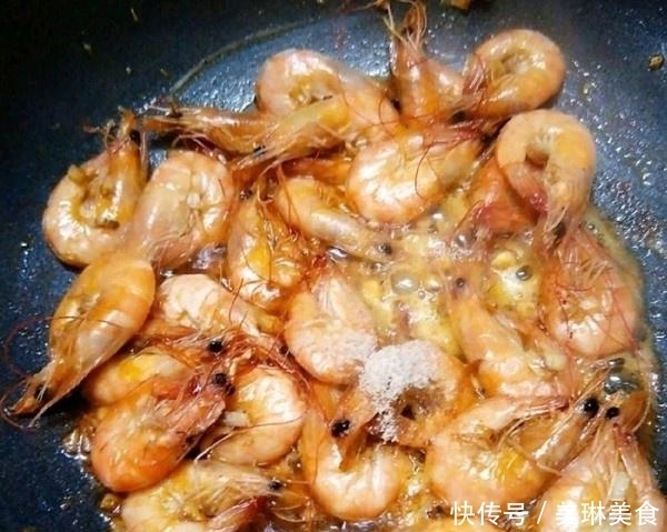 忍不住|大虾不要再水煮了!这样做好吃10倍,孩子忍不住多吃半碗饭!