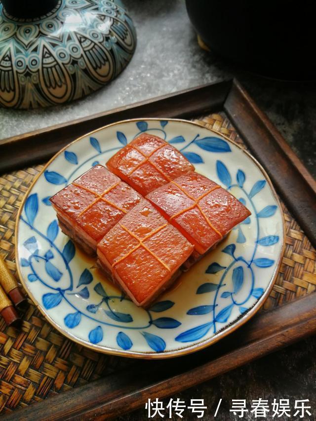 肉类|东坡肉怎么做？别用清水炖，正确做法5勺料汁焖一焖