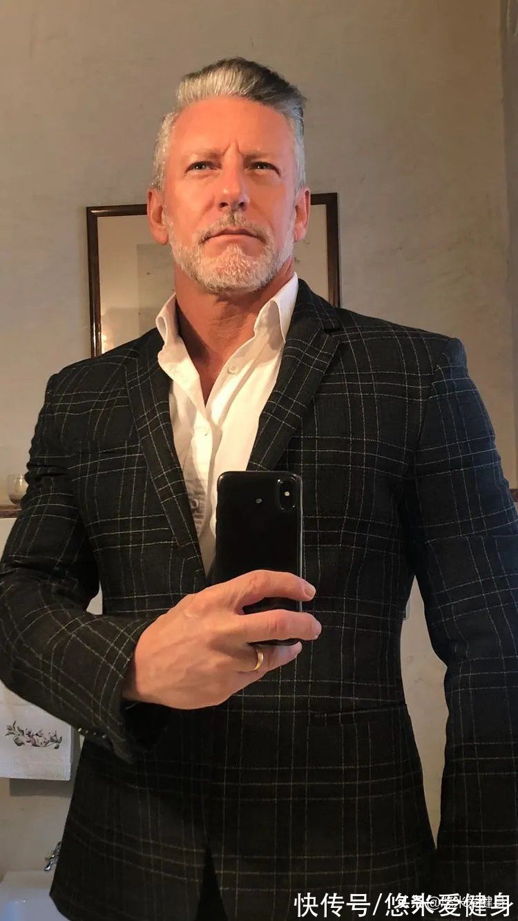 胖子|55岁的意大利大叔，从一个胖子练成肌肉男，依靠健身实现身材蜕变