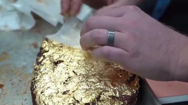 顾客|撒盐哥的“黄金牛排”有多奢侈,顾客花天价体验,结账时就反悔了